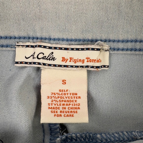A Calin By Flying Tomato Light Wash Denim Belted Flare Jeans Size S (26x30.5) - Picture 9 of 12